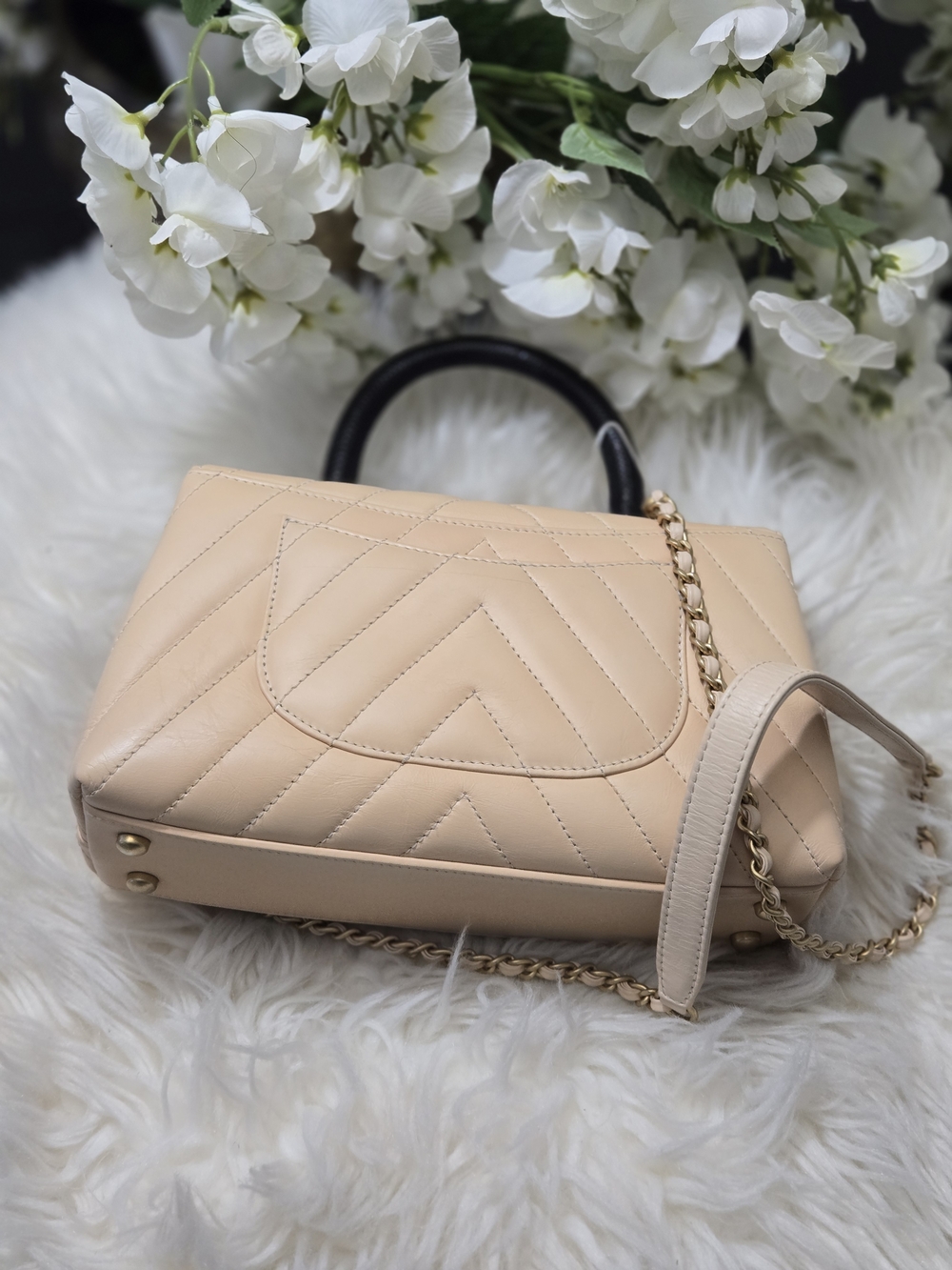 Chanel Coco Aged Calfskin Beige Quilted With Lizard Top-Handle Bag - Picture 2 of 11